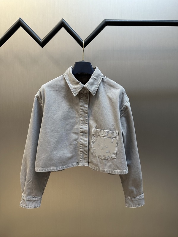 Dujia バージョン既製高品質 V ファミリー 2025 新しい女性のショートデニムシャツジャケットはファッショナブルで多用途です|undefined