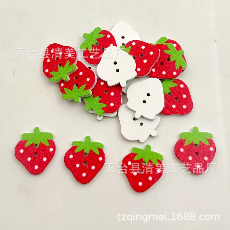 Botón en forma de fresa hebilla de madera de color accesorios de ropa para niños hebilla de dibujos animados material de bricolaje 50 paquetes