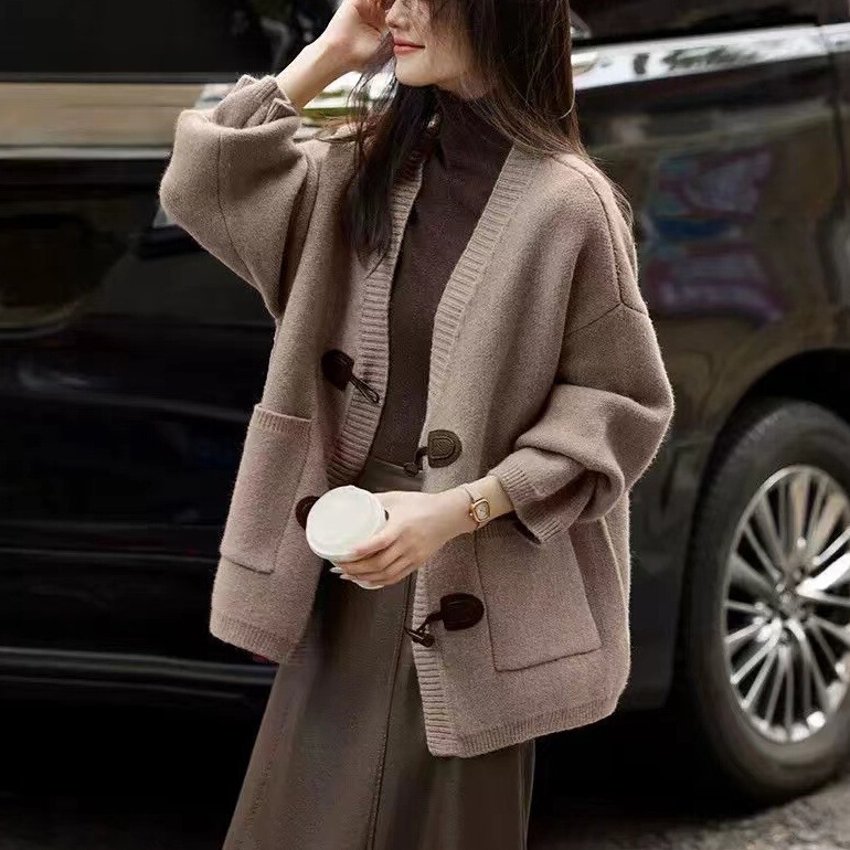 秋冬新款时尚宽松慵懒风针织开衫女韩系牛角扣复古纯色V领毛衣外|undefined