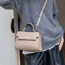 2025¿ƤŮƸи߼ŮƤPСбV