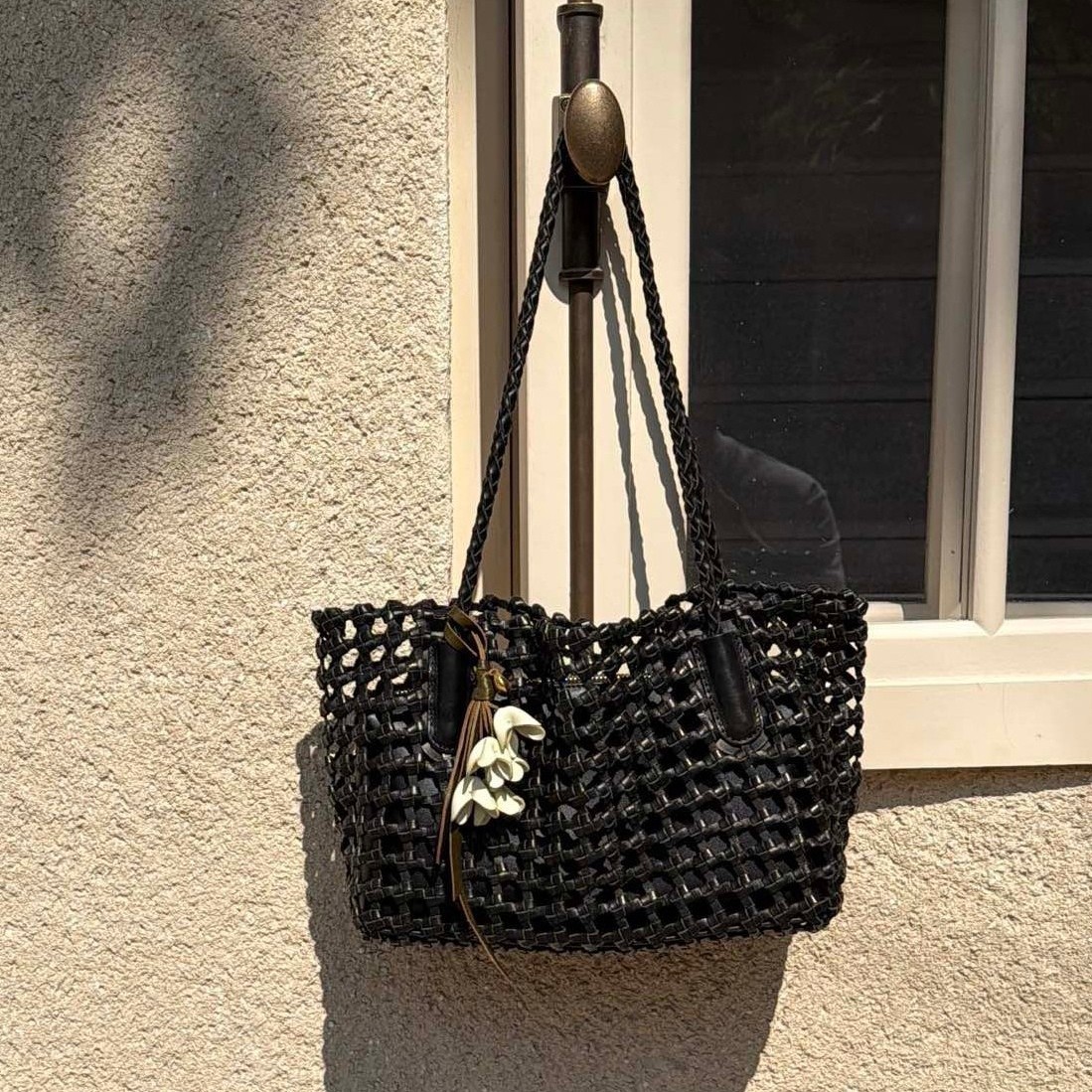 Hand-Woven Hollow Out Cowhide Leather Shoulder Bag French Style Market Basket Vacation Tote Beach Bag For Women - Thumbnail 4
