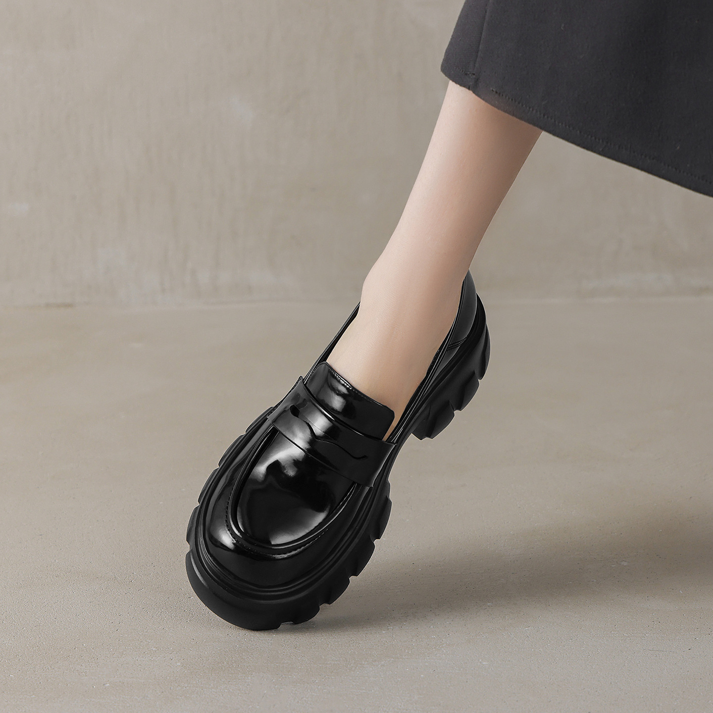 Giày loafer nữ đế xuồng cao gót phong cách Anh quốc cổ điển — đen