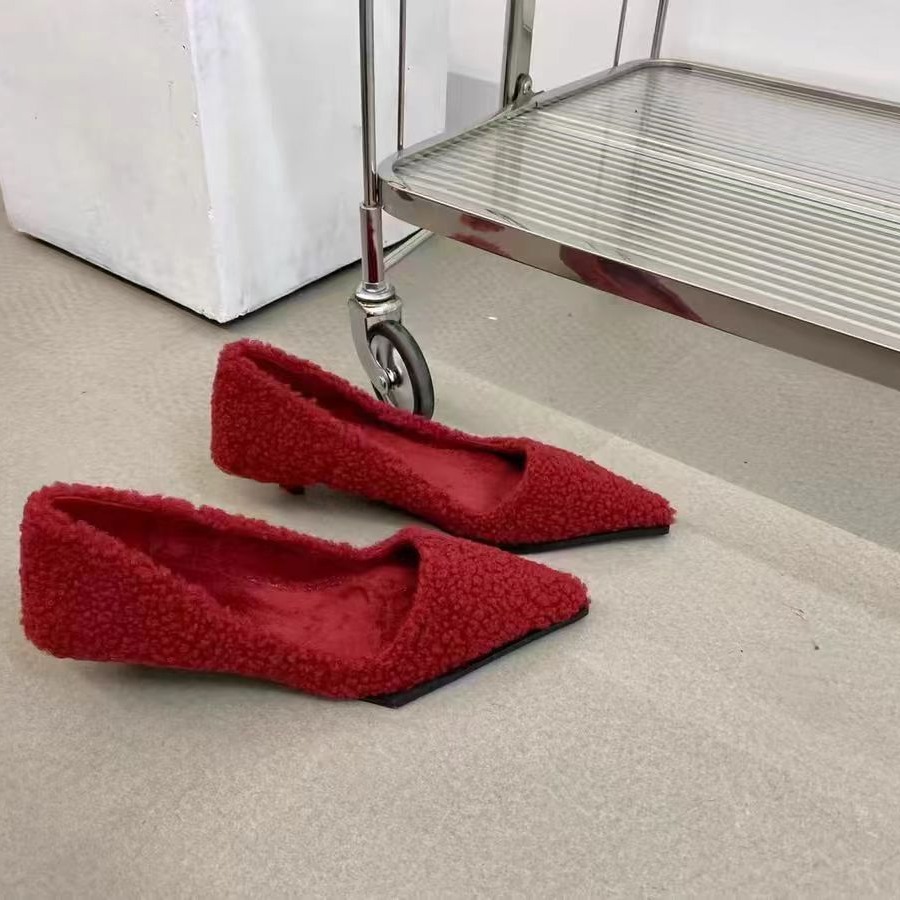 2024 autunno e inverno nuova moda versatile scarpe singole imbottite con bocca superficiale rete rossa a punta tacco basso fine con scarpe di lana_voghion.com