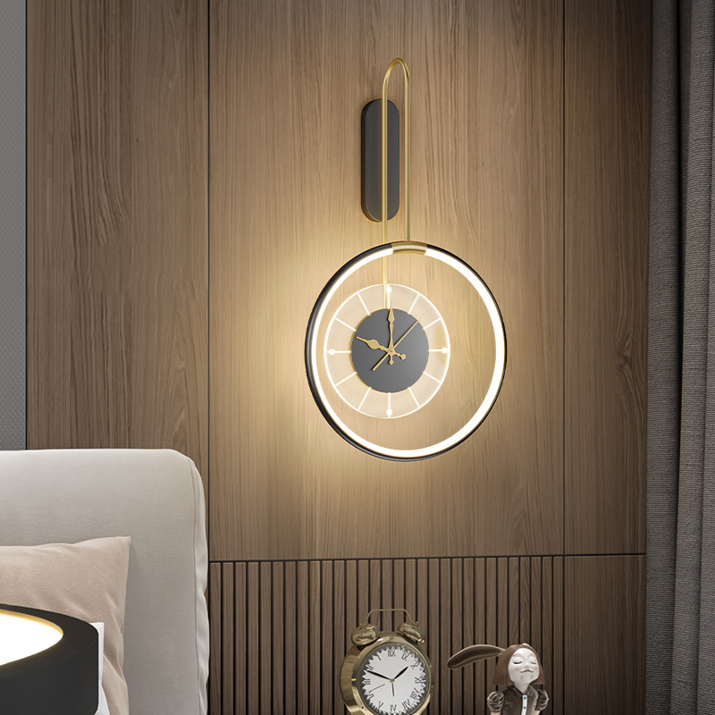 Escaleras de dormitorio lujosas con lámparas de cabecera lujosas reloj lámparas de pared lámparas de fondo TV creativa pared de fondo sala de estar