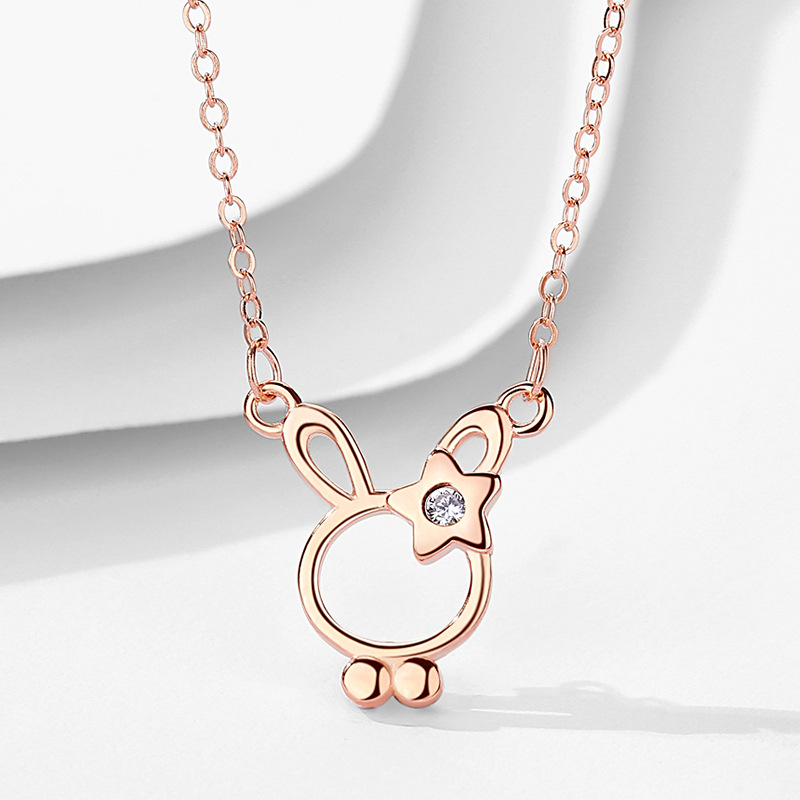 Collar de conejo de plata esterlina S925, diseño de nicho, temperamento simple, cadena de clavícula de lujo ligero, accesorios simples japoneses y coreanos