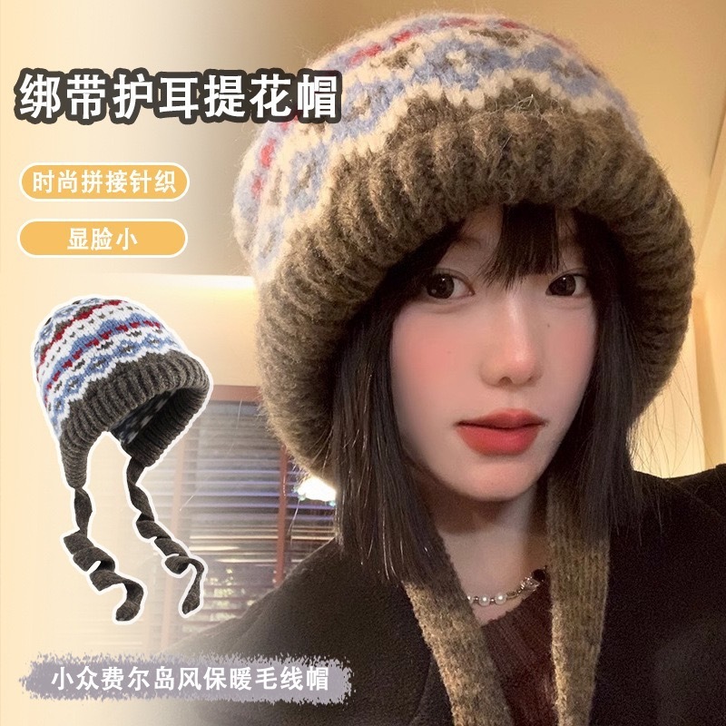 レトロなジャカードのニットは毛糸の帽子を持っています。|undefined