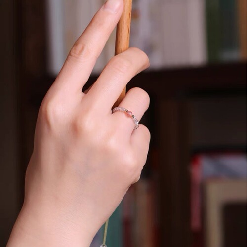 Thin natural Sri Lankan gray moonstone ring for women, peach blossom and strawberry crystal, simple index finger ring, light luxury and fashionable
