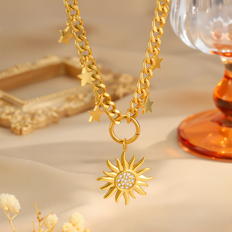 Collar de acero inoxidable de la serie Golden Sun con incrustaciones de diamantes europeos y americanos para mujer Collar de estrella de mango de cadena gruesa de seis estrellas
