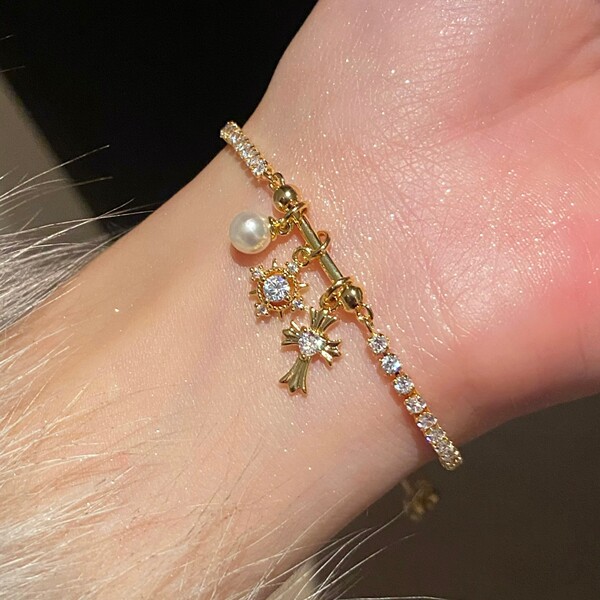 fashionable universal elegant sophisticated bracelet with zircon