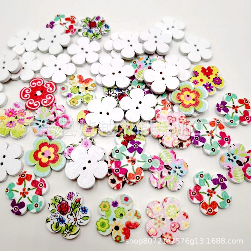 Suministro de botones de madera impresos con fondo blanco botones de flores impresos botones de ropa infantil decoración diy 50