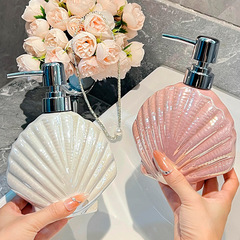 陶磁器は瓶のトイレの浴室のシャンプーを押します。