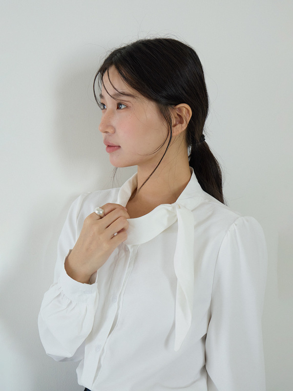 【欧凡】法式气质绒感小众围巾领白色长袖衬衫女秋季显瘦衬衣3194|undefined
