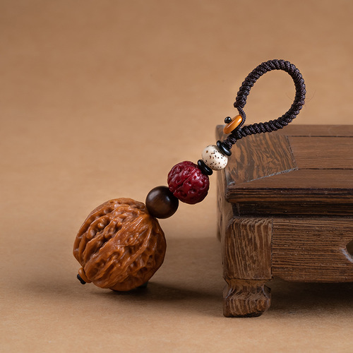 Natural Wenwan Walnut Car Keychain Pendant Men's Retro Personality Creative Couple Bag Chain Pendant Gift Pendant