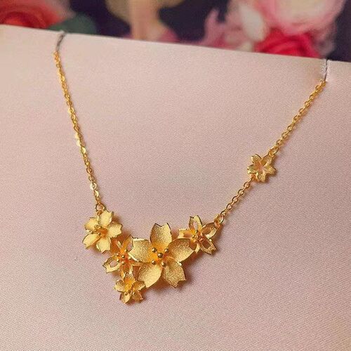 Venus Sand Gold Three-Life Flower Necklace for Women, Solid Gold Chain, Exquisite Blossoms, Versatile Layered Necklace, Elegant Clavicle Chain