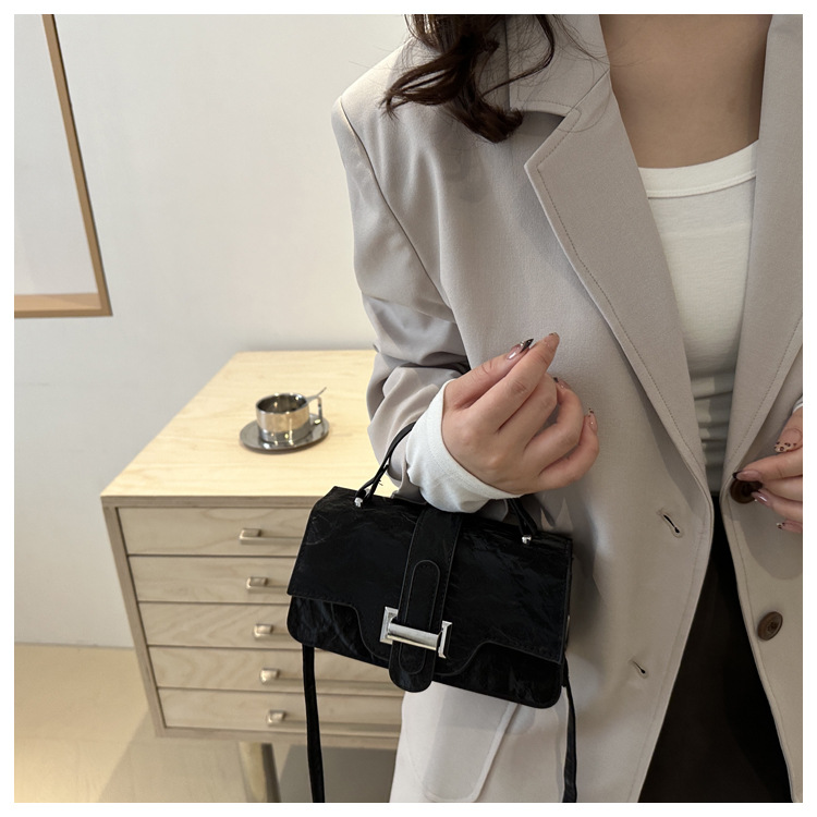 2024 New style women's trendy, fashionable and high-quality single-shoulder handbag, autumn commuting crossbody small square bag undefined