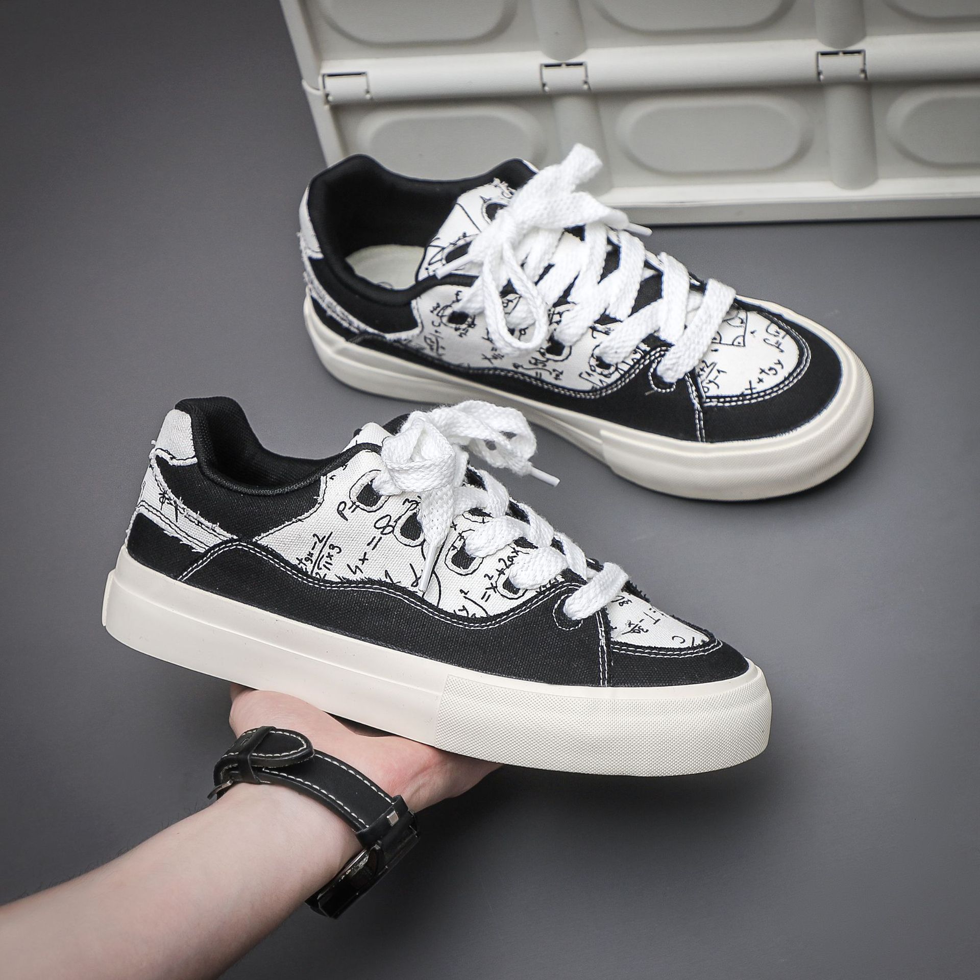2025 verano nuevos zapatos de lona transpirables para hombres graffiti zapatos de skate para hombres nicho de diseño zapatos de pan zapatos de moda zapatos de hombre