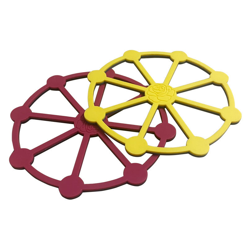 Personalizada creativa simple silicona gruesa redonda resistente a quemaduras almohadilla aislante térmico almohadilla de mesa de alta temperatura platos huecos