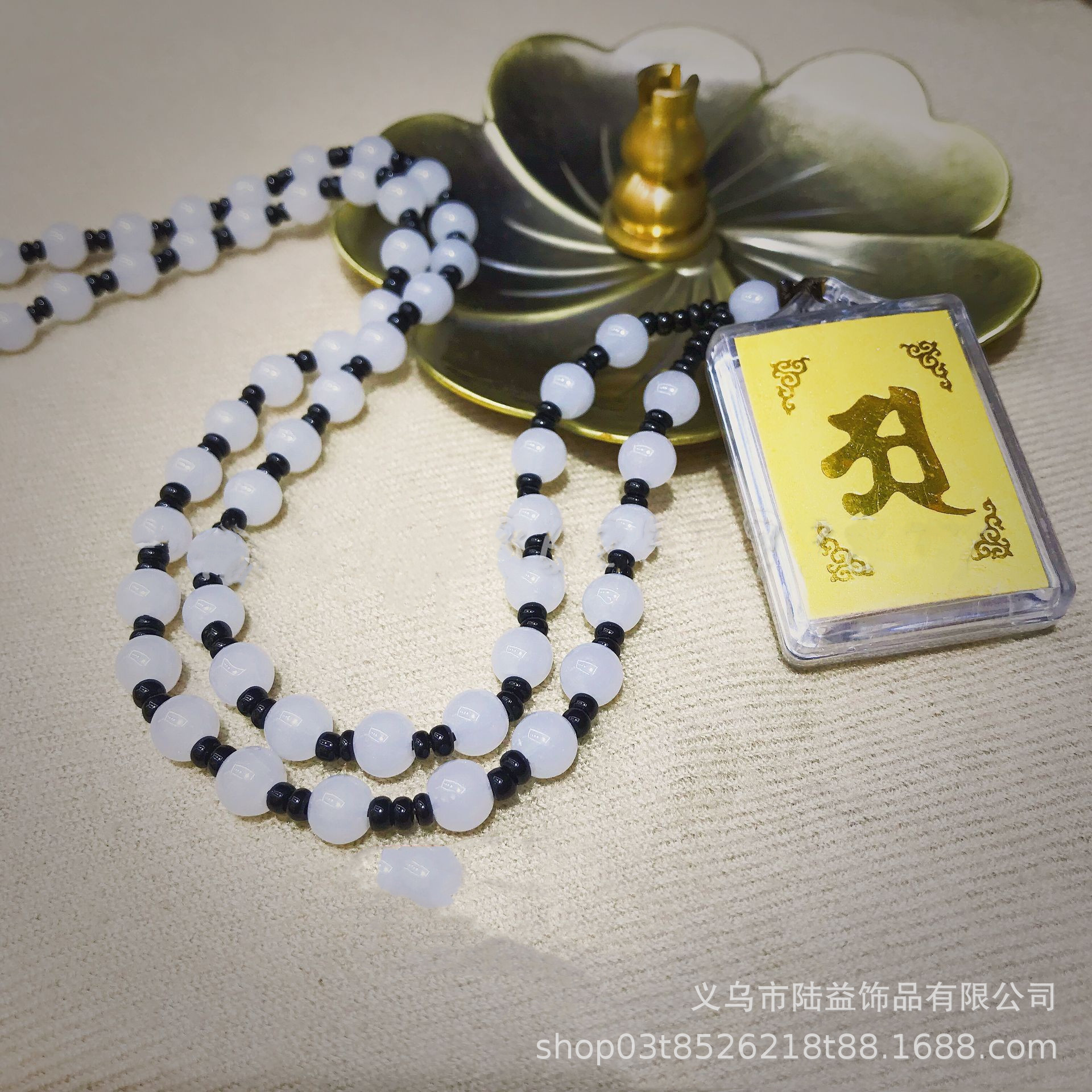 11181545863_1149289061