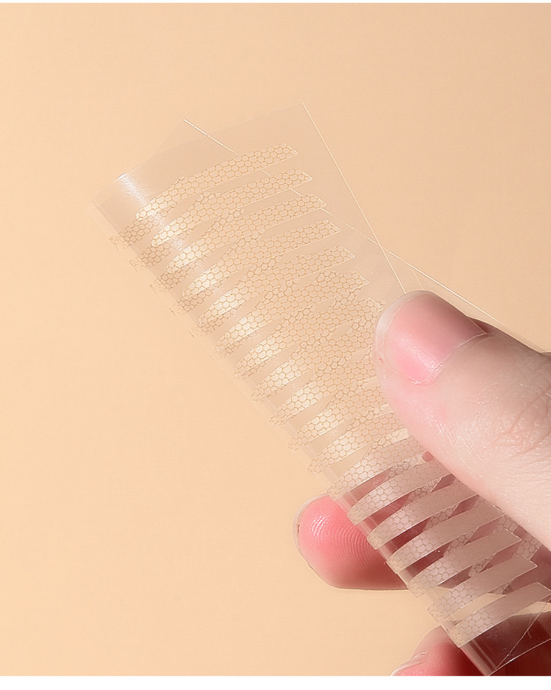 Ueno Lamila's simulated honeycomb pattern lace double eyelid stickers are natural, invisible and leave no trace, and are perfect for puffy and blistering eyes undefined