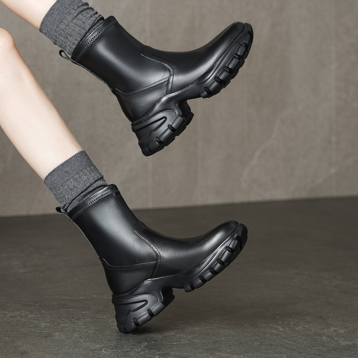 Boot da Chelsea nữ đế dày tăng chiều cao, cổ thun co giãn, dáng ôm chân — Lót nhung đen, Trong danh sách đen