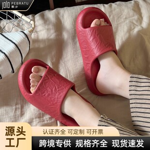 Λρ֮���ļ��¿��|����Ȼ�y����H����Ů����Ь�Ӽ��⴩һ����