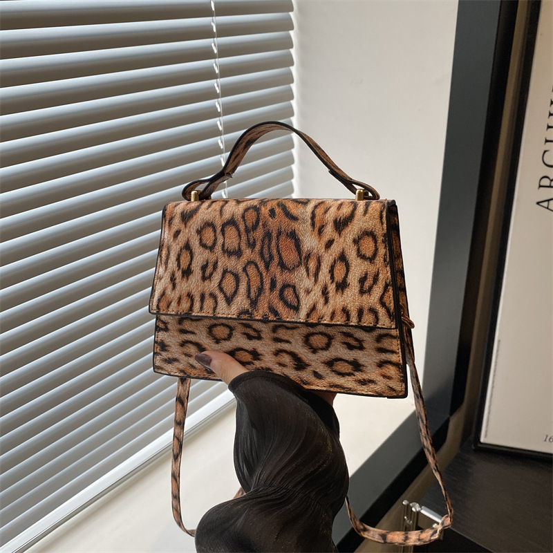 Leopardo europeo y americano retro moda elegante bolso 2024 este año bolso pequeño nuevo estilo de estilo extranjero bolso de hombro elegante