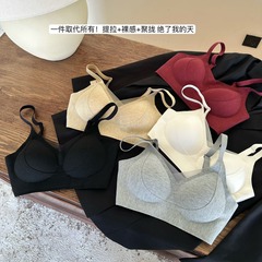 秋冬タイプの暖かい肌が毛を磨いています。
