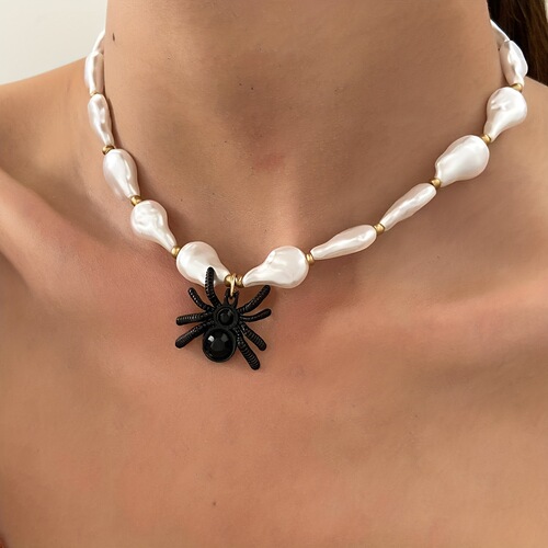 European and American minimalist necklace fashion influencer clavicle chain personalized exaggerated pendant Yiwu small commodity stall stock wholesale
