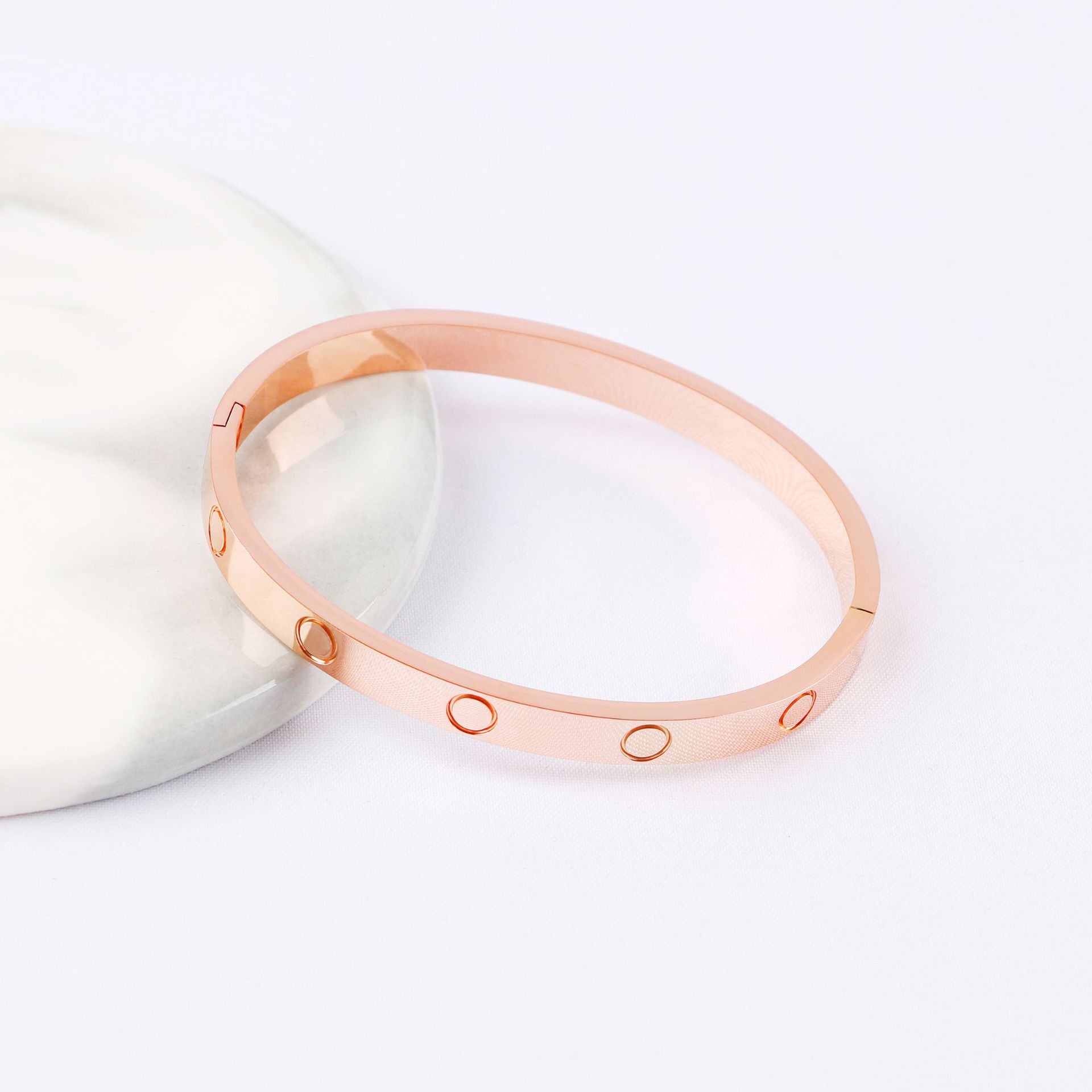 国境を越えて人気の高い留め金式ブレスレット、ダイヤモンド付きブレスレット、幅広・幅狭バージョン、18金チタン鋼ブレスレット、工場直送