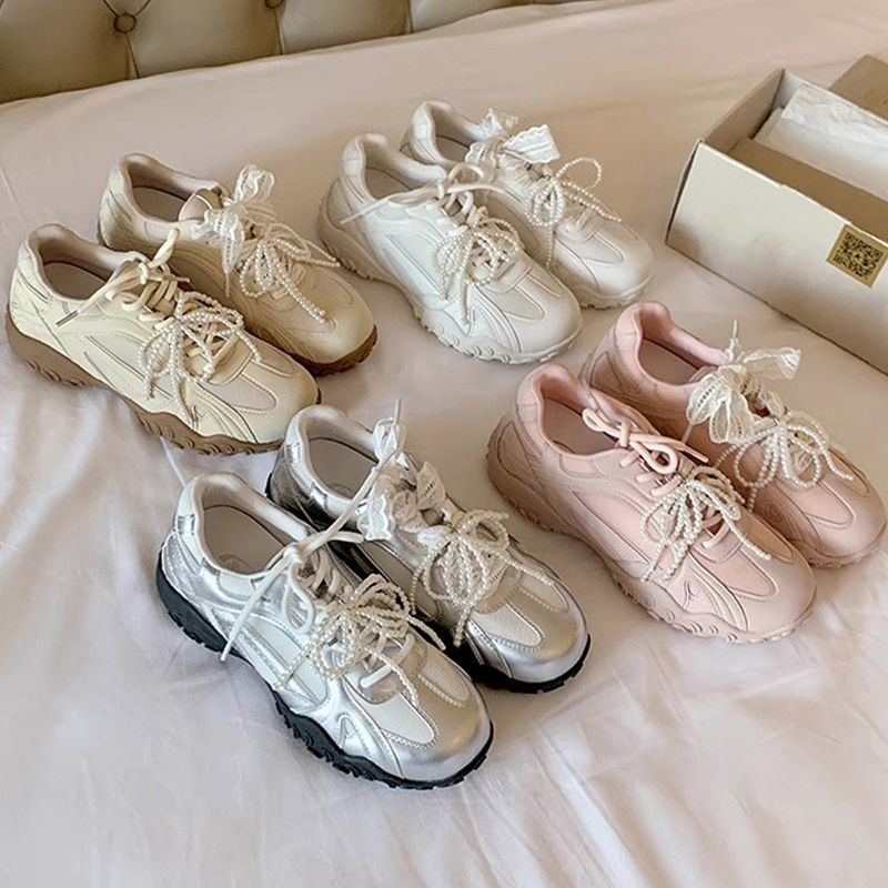 Su Yinyin, el mismo fondo de la luna creciente ~ Cinturón de perlas de encaje realzado casual Forrest Gump zapatos de entrenamiento alemán para mujer