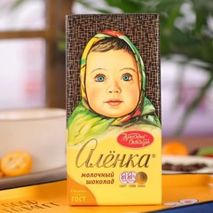 ロシア原装輸入プリクラ人形愛蓮巧チョコレート純カカオ脂榛子アーモンドミルク原味