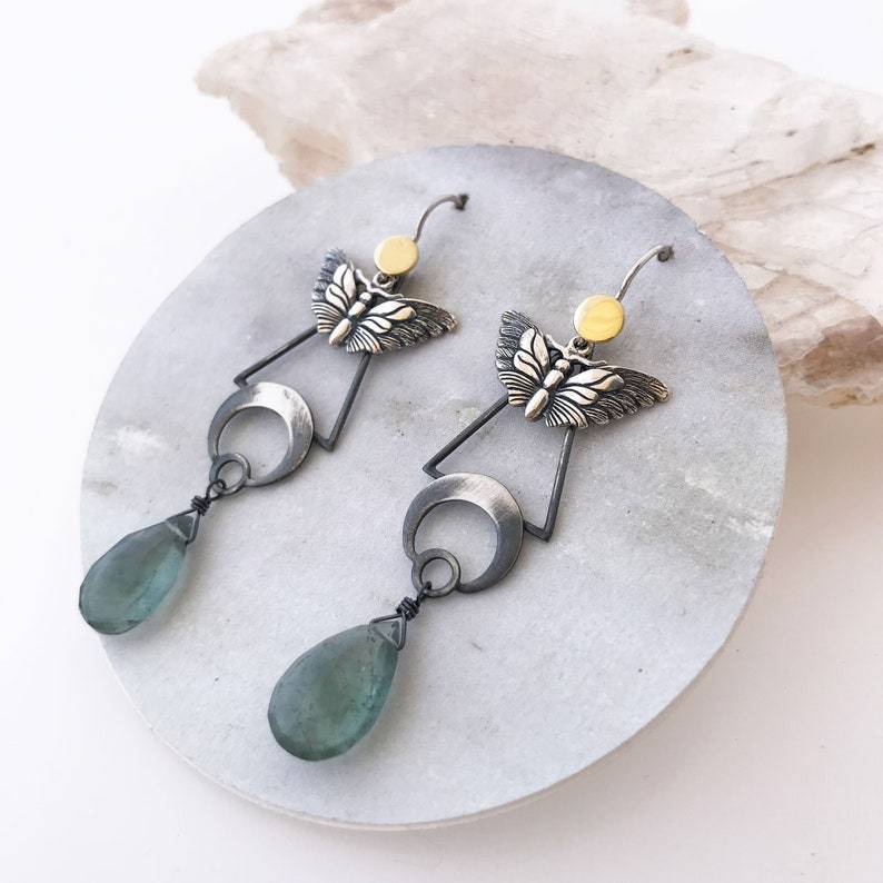 Cross-border Foreign Trade Retro Skull Moth Distinctive Earrings Women's Old Water Drops Gemstone Earrings European and American AliExpress