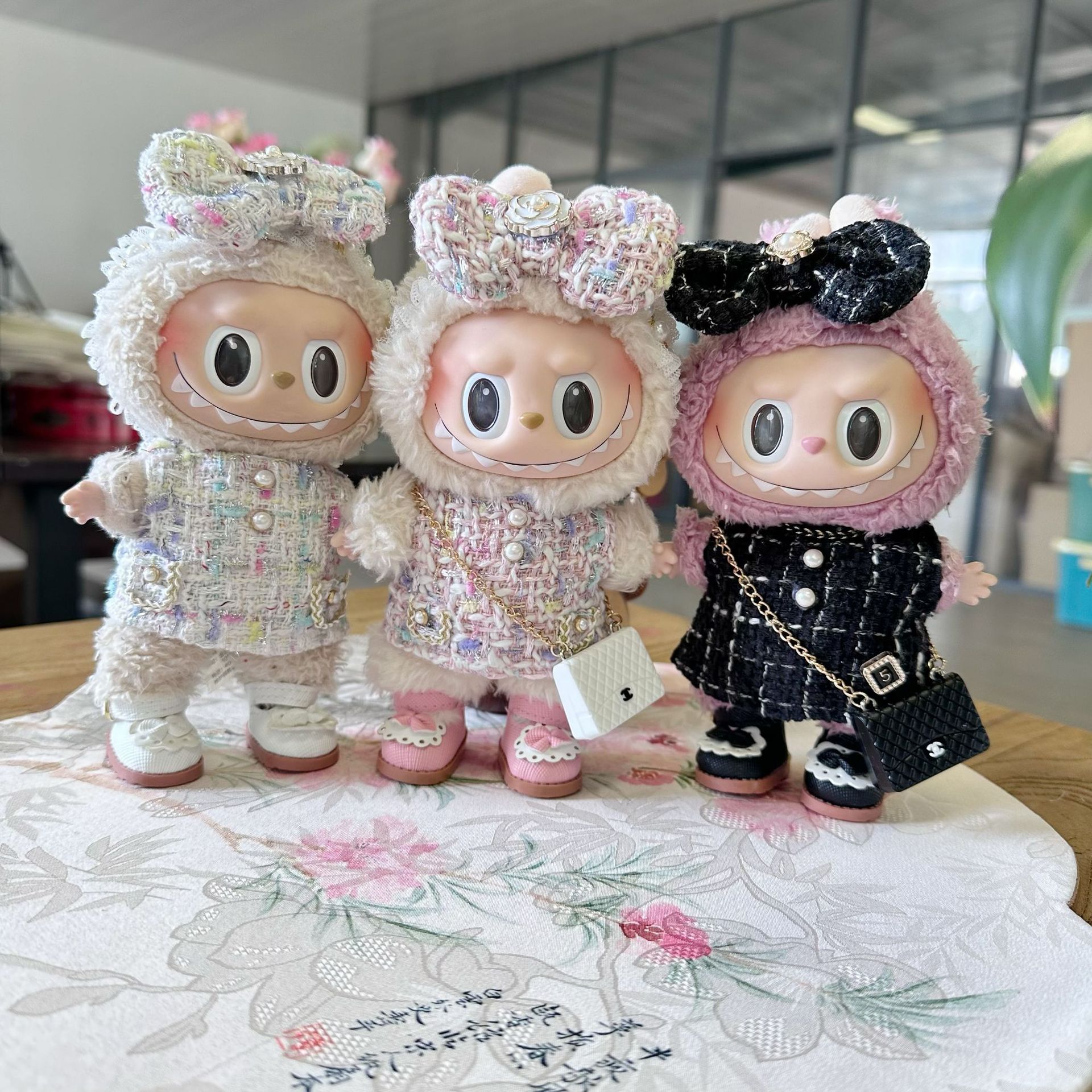 僅衣服】17CM盲盒拉布布公仔衣服掛件LABUBU黑格香風裙套裝粉彩裙