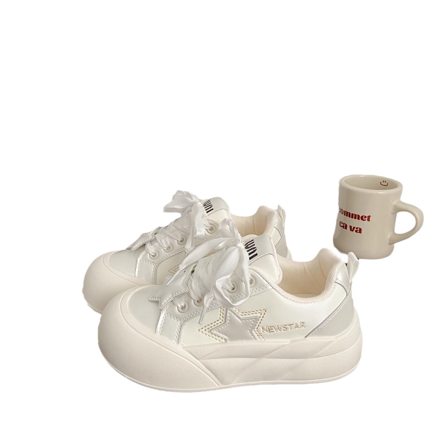 Zapatos blancos de fondo grueso para niños y niñas en el campus 2024 nuevos zapatos deportivos casuales de estilo explosivo, zapatos de pan chic