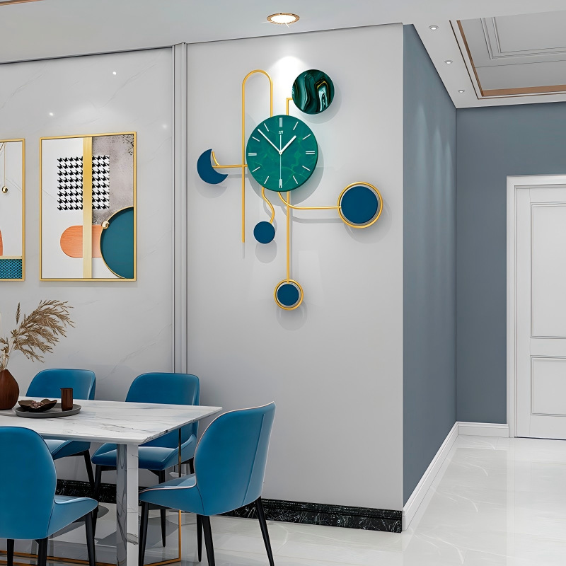 モダンでシンプルな壁時計リビングルームハイエンドホームレストラン装飾時計壁掛けパンチフリーサイレント時計