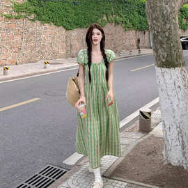 格纹连衣裙女2026夏季泰式多巴胺绿色泡泡袖棉麻长裙明媚海边度假