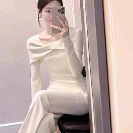轻熟优雅风白色一字领针织衫女2026春秋新款漂亮百搭显上衣