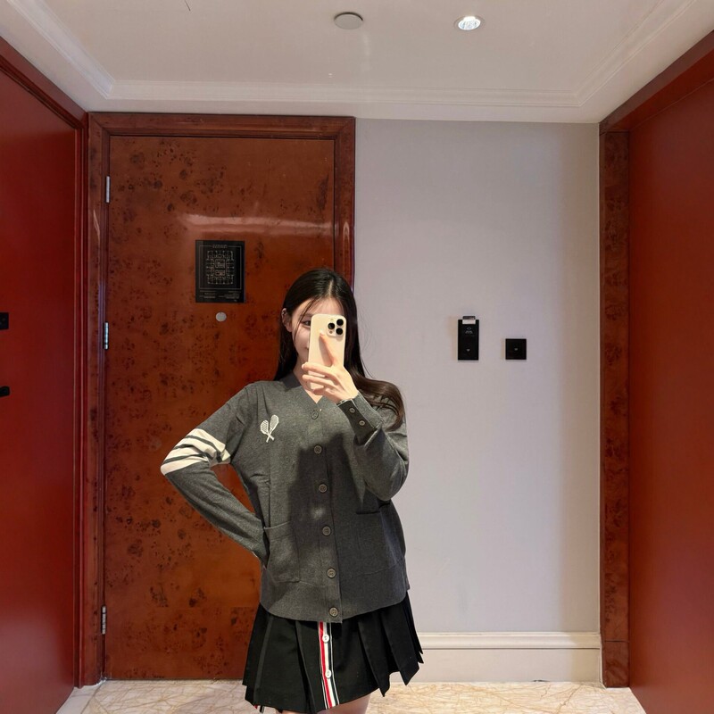 Tb Tennis Racket Jacquard Knitted Cardigan for Women Early Spring New Style V-Neck Long-Sleeved Thin Outer Casual Sweater Jacket Tb Tennis Racket Jacquard Knitted Cardigan for Women Early Spring New Style V-Neck Long-Sleeved Thin Outer Casual Sweater Jacket