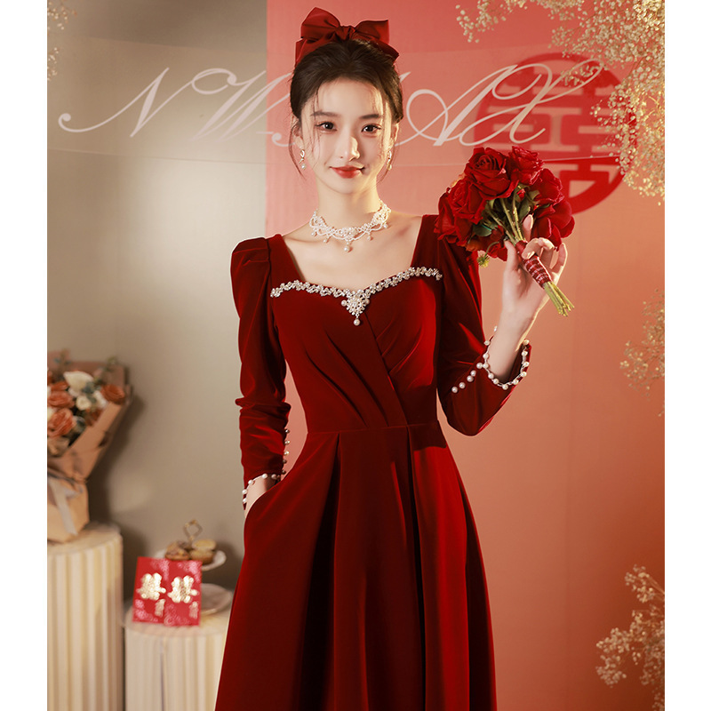 Toast Dress for Bride 2025 New Burgundy Engagement Dress One-Shoulder Long-Sleeved Velvet Wedding Dress for Women