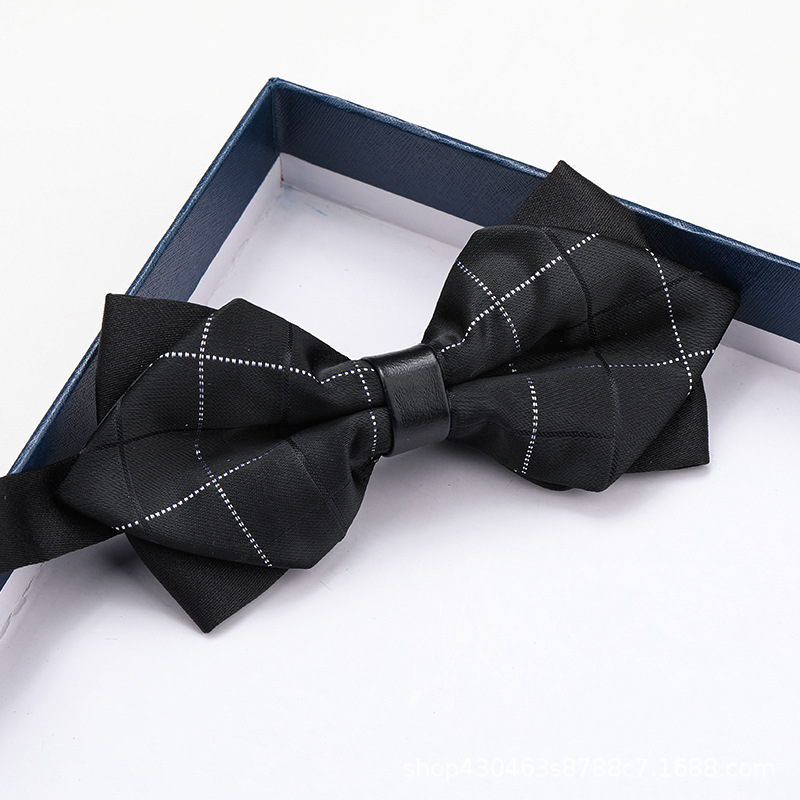 삼각형의 흰색 마름모 나비 넥타이