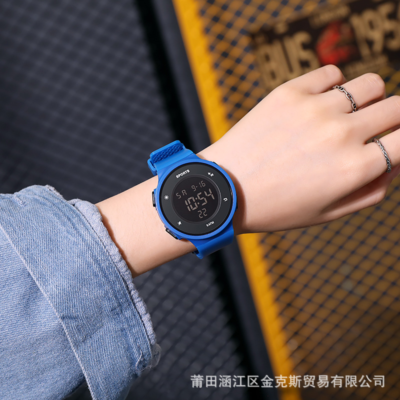 Electronic watch for junior high school boys and high school students, simple and trendy for boys and girls, swimming, waterproof, luminous, sports, multi-functional alarm clock pic 5