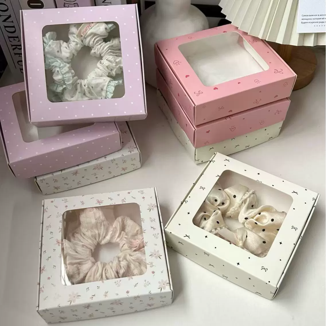 ins风肠圈发饰开窗礼品盒现货可爱饰品穿戴甲包装纸盒透明飞机盒