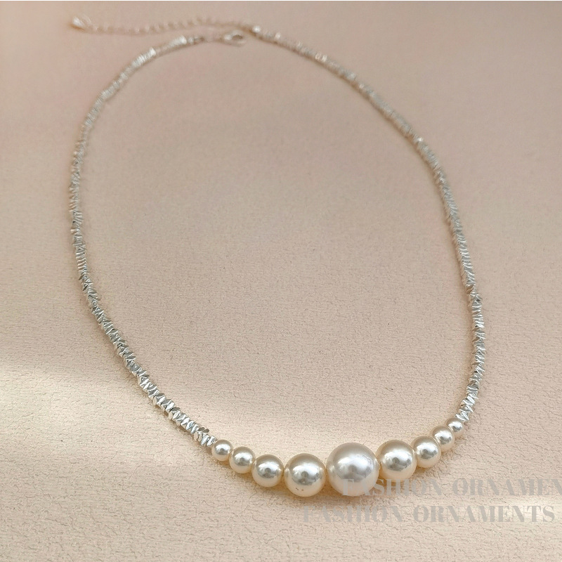 Elegant fashionable necklace from pearl
