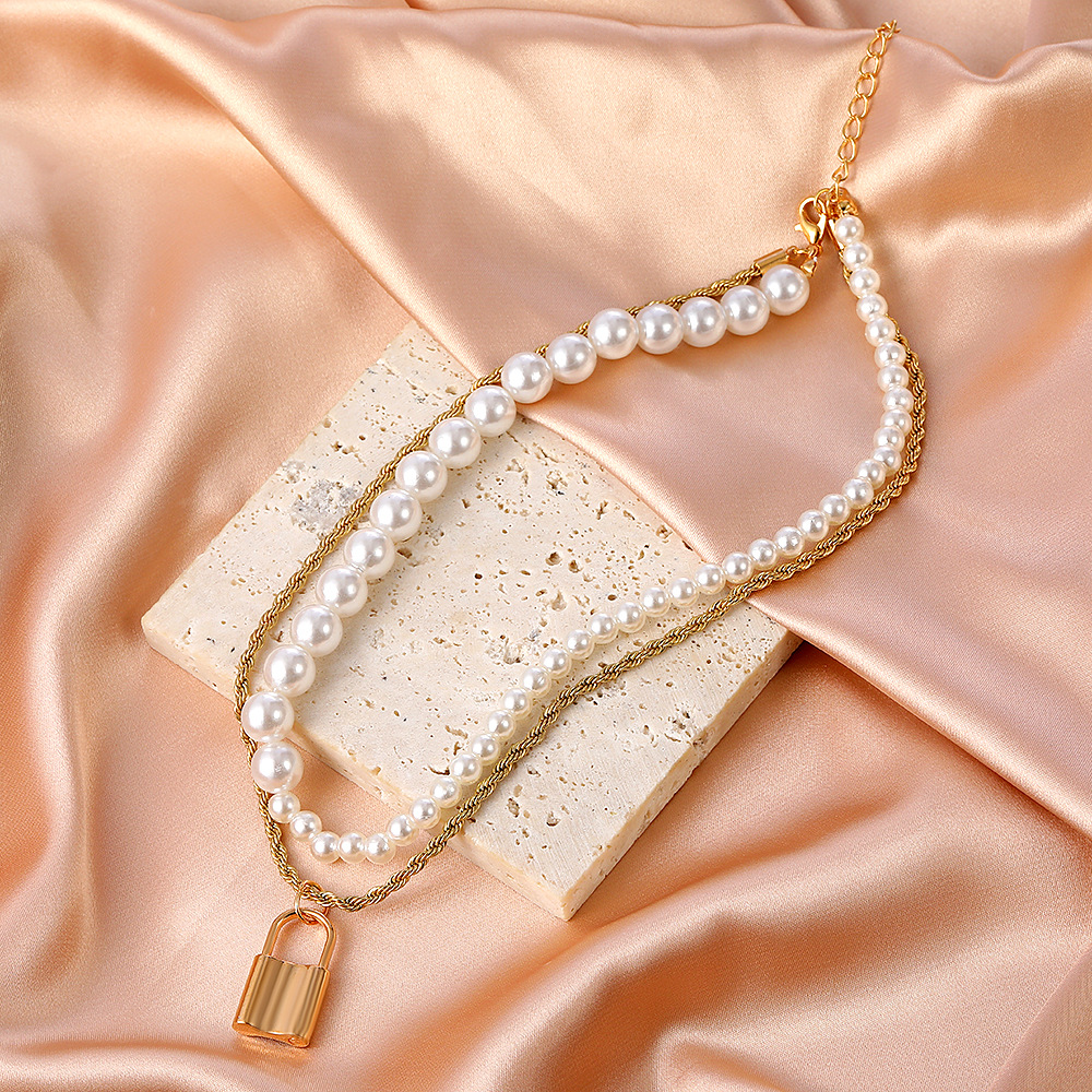 Multi-layered Pearl And Lock Necklace With Personalized Chain_voghion.com