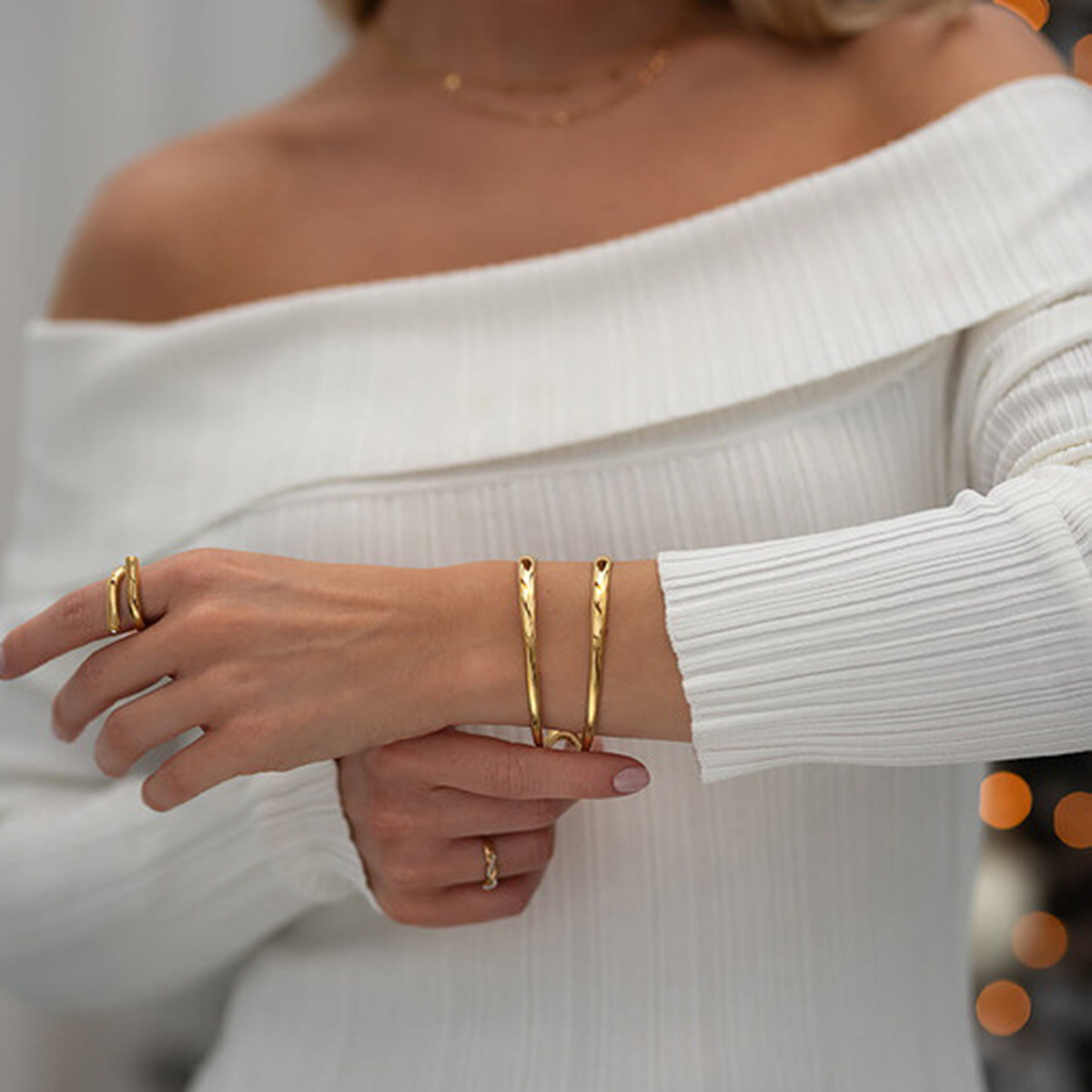 Jeding pulsera de apertura hueca de acero inoxidable joyería que no se desvanece, joyería de acero de titanio de alta calidad de lujo ligero femenino, joyería transfronteriza