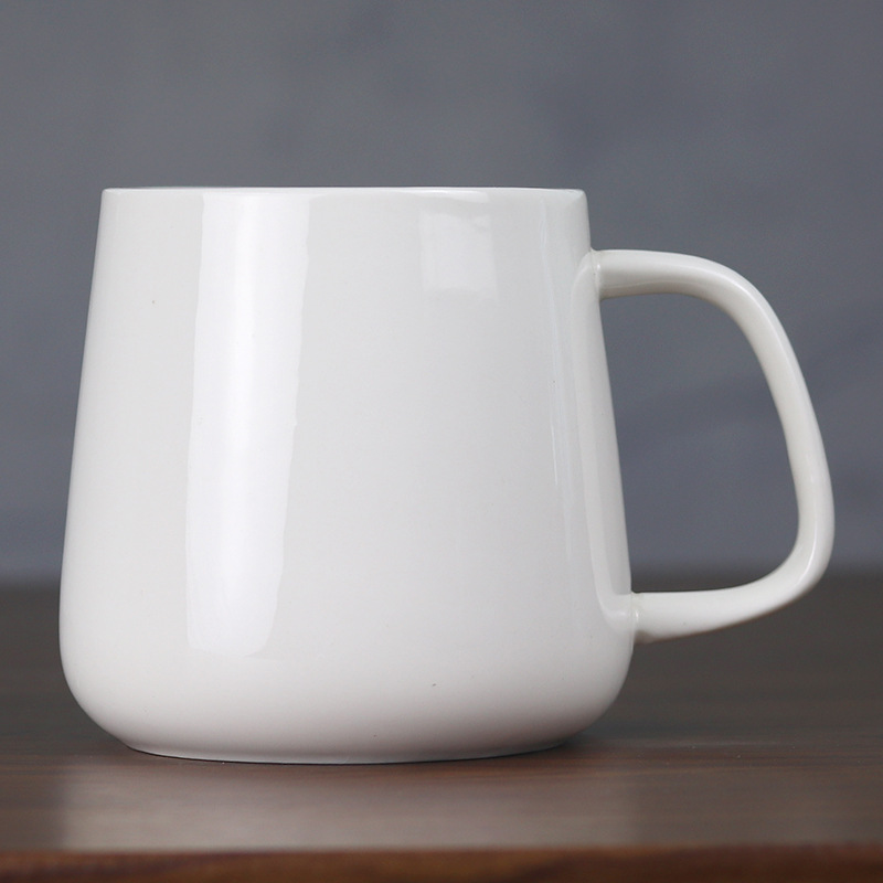 Taza de cerámica blanca pura Taza de gran capacidad para oficina en el hogar Taza de té simple para niños Taza para beber Hotel