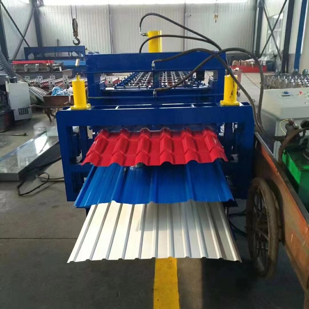 Fabricantes de prensas de baldosas de acero de color de tres capas de varias especificaciones suministran equipos de baldosas de esmalte automáticos