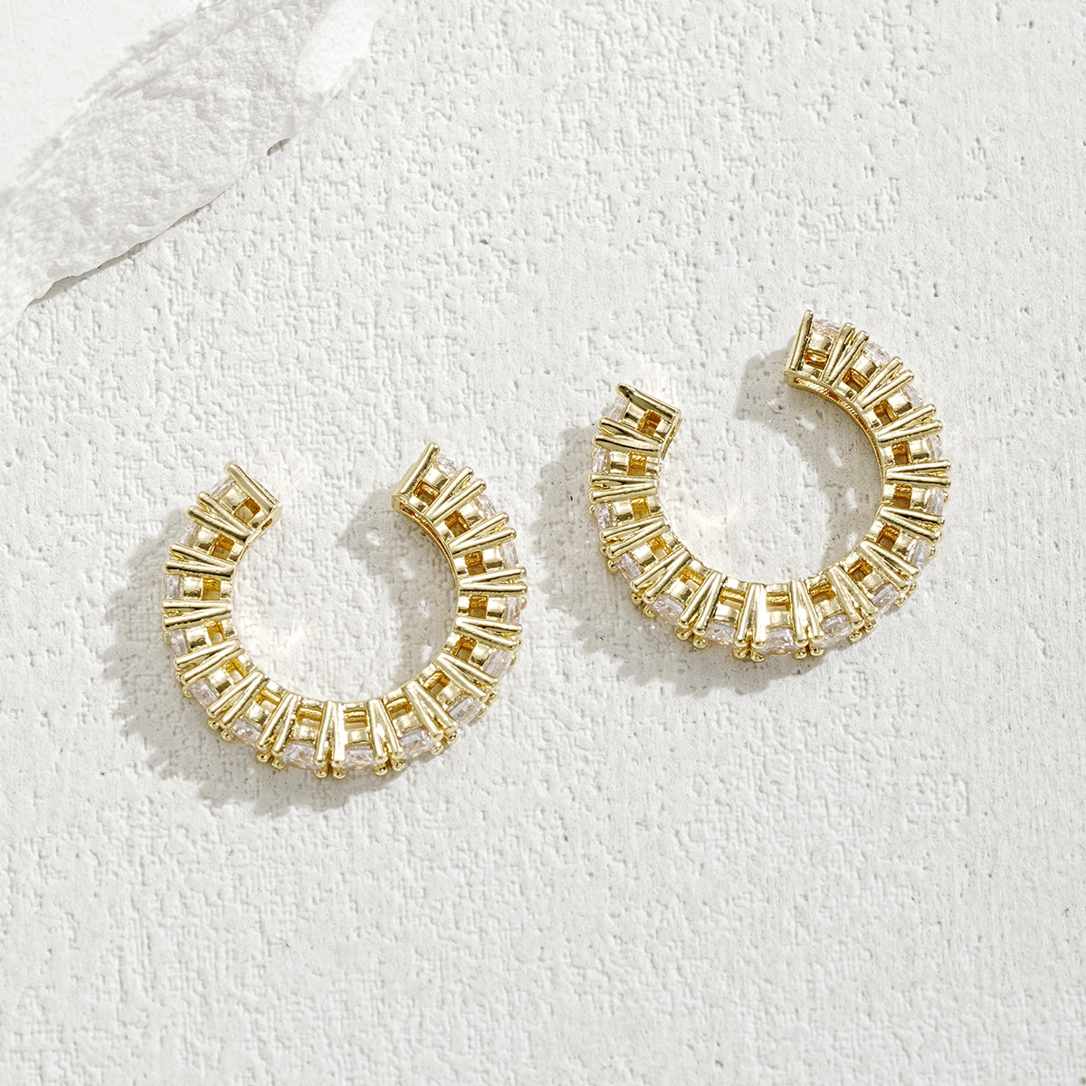 orecchini senza orecchie in zircone placcati in oro rame orecchini semplici creativi alla moda orecchini Super Flash con una sola fila di diamanti clip per orecchio_voghion.com