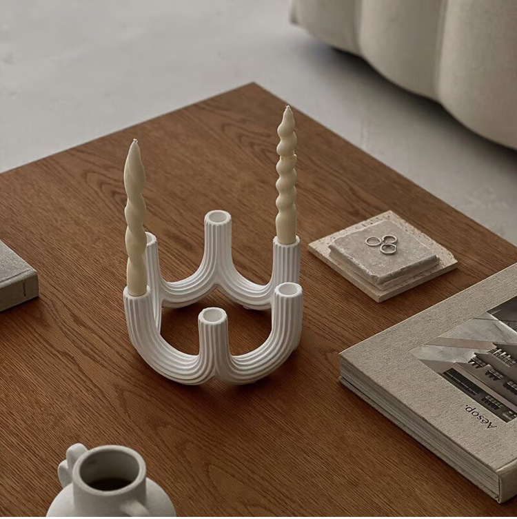 Modelo abstracto moderno de cerámica simple candelabro ornamentos simple ins candelabro decoración de mesa de cena a la luz de las velas