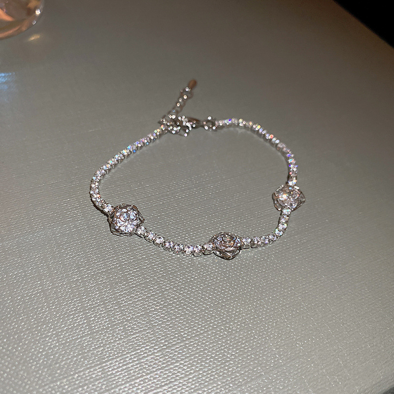 Zircon pulsera de geometría lujosa pulsera de alta sensación transfronteriza flash universal joyería de mano mujer fábrica de libros rojos al por mayor
